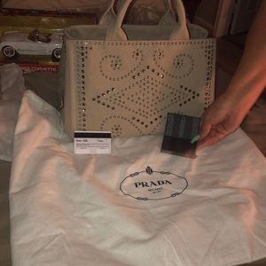 Prada purse brand new never used or token out